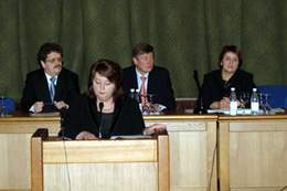 Rengin savo dalyvavimu pagerb LR Seimo pirmininkas A.Paulauskas (centre), socialins apsaugos ir darbo ministr V.Blinkeviit (pirma i kairs)