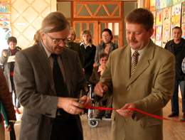 alinink rajono mero pavaduotojas Z. Palevi ir LASS pirmininkas O.Petrauskas atidaro parod LASS-80
