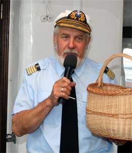 Kelionės gidas "Nemuno" kapitonas R.Mažukna