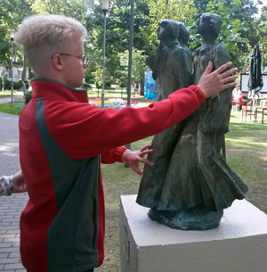 Mokinys apiri skulptr