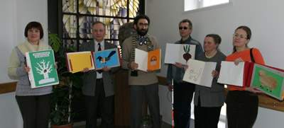 Knygeli� su reljefin�mis iliustracijomis konkurso vertinimo komisija darb� baig�