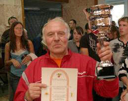 �empionato taur� sporto klubo ��ar�nas� prezidento P.�y�iaus rankose. V.Gendvilo nuotr.