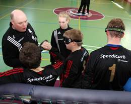 Minut�s pertrauk�l�s papra�� treneris P.Bjorkstrandas (kair�je)