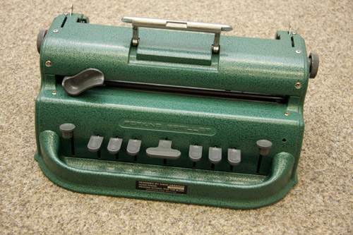 'Perkins Brailler' populiariausia mechanin� brailio ra�to ma�in�l�